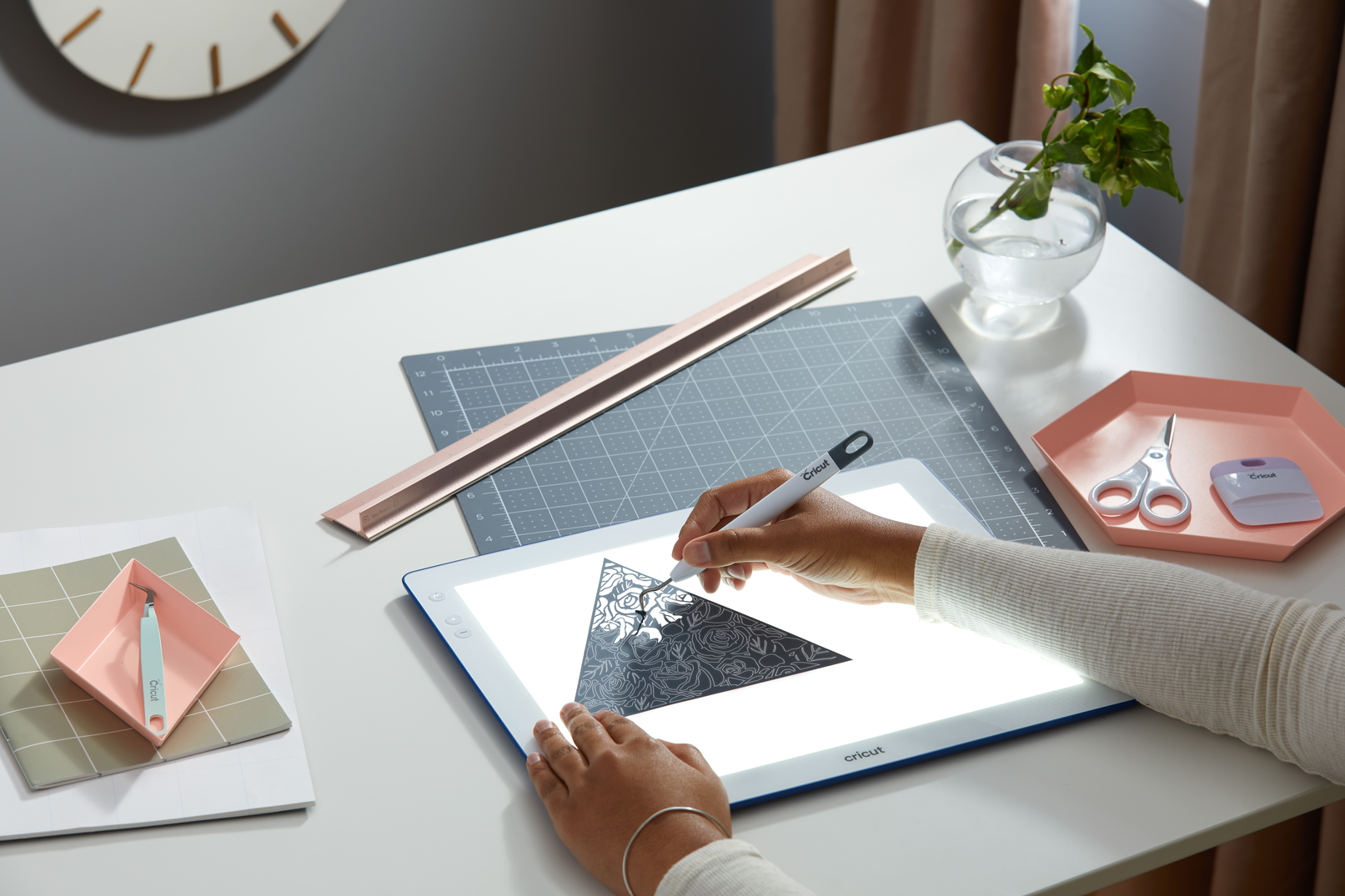 UC3A. _TracingCase_BPonDesk_Weeding_LateAfternoon_ALT.0234_600_i03.png