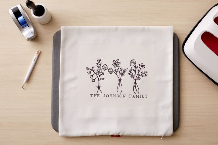 504018-Infusible_Ink_Pillow_Sham_Step_Out_010-Johnson_Family-2610.png